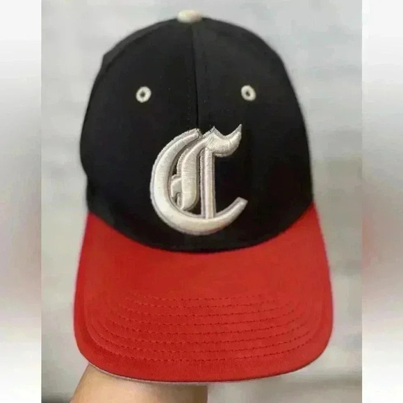 THE GAME PRO STYLE Cincinnati Reds GAMETEK A FLEX  FITTED HAT CAP SIZE M Conrad - Picture 1 of 10